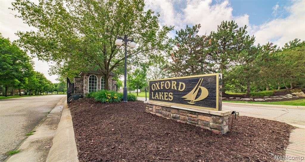 651 BAY POINTE Drive, Oxford, MI 48371 — Photo 39