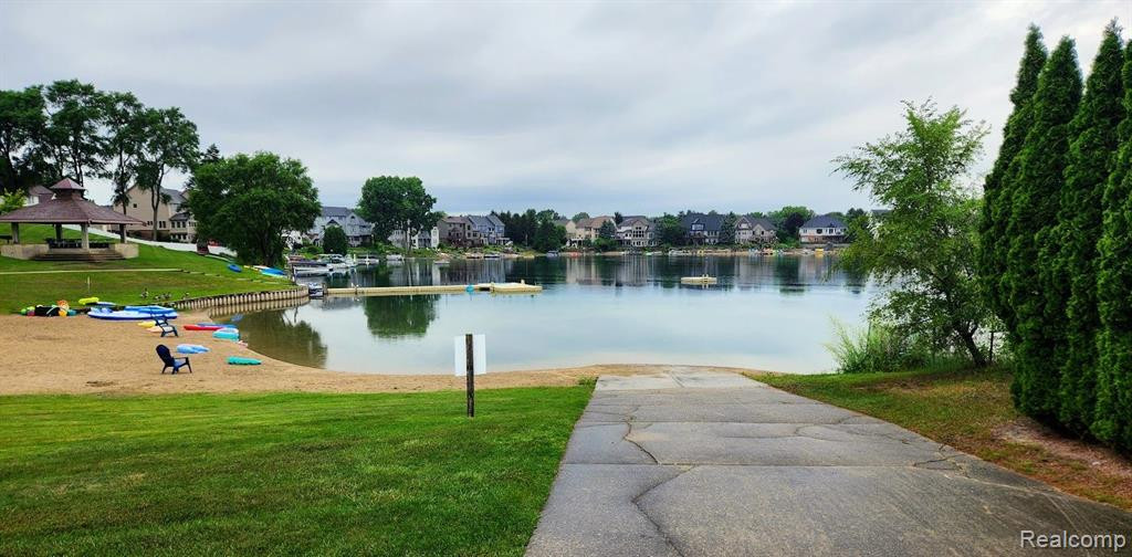 651 BAY POINTE Drive, Oxford, MI 48371 — Photo 40