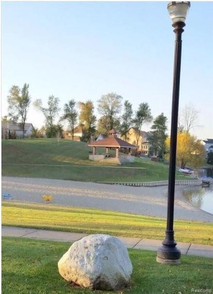 651 BAY POINTE Drive, Oxford, MI 48371 — Photo 43