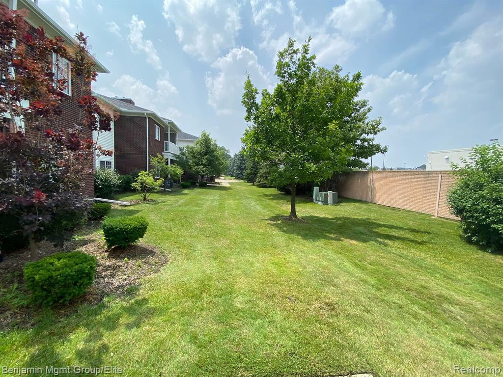5595 TWIN OAKS Drive, Sterling Heights, MI 48314 — Photo 3