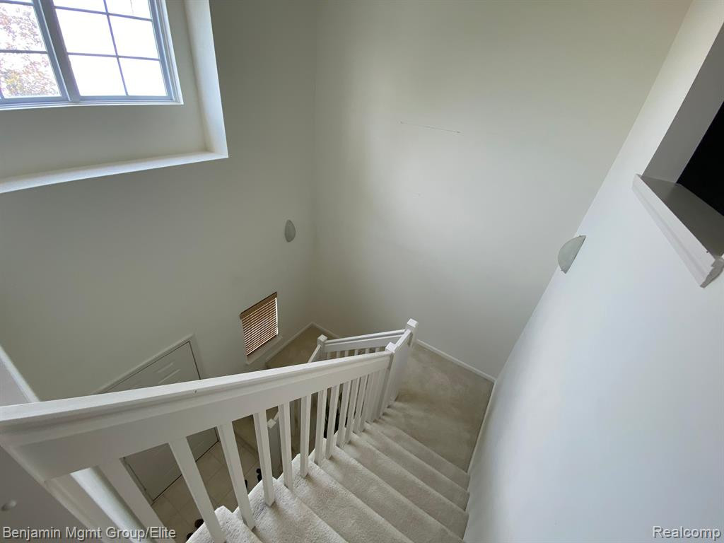 5595 TWIN OAKS Drive, Sterling Heights, MI 48314 — Photo 4