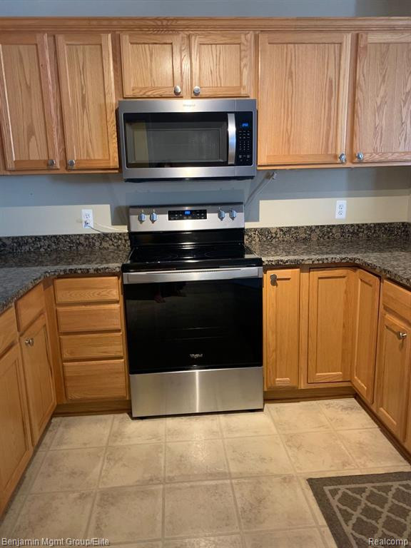 5595 TWIN OAKS Drive, Sterling Heights, MI 48314 — Photo 9