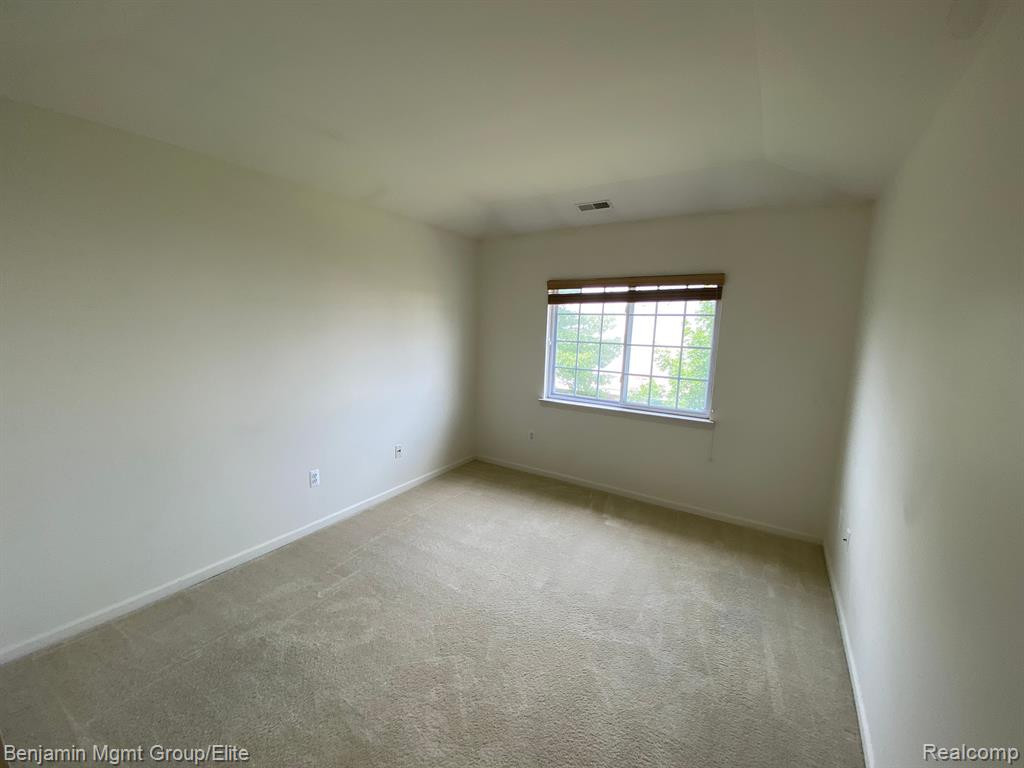 5595 TWIN OAKS Drive, Sterling Heights, MI 48314 — Photo 15