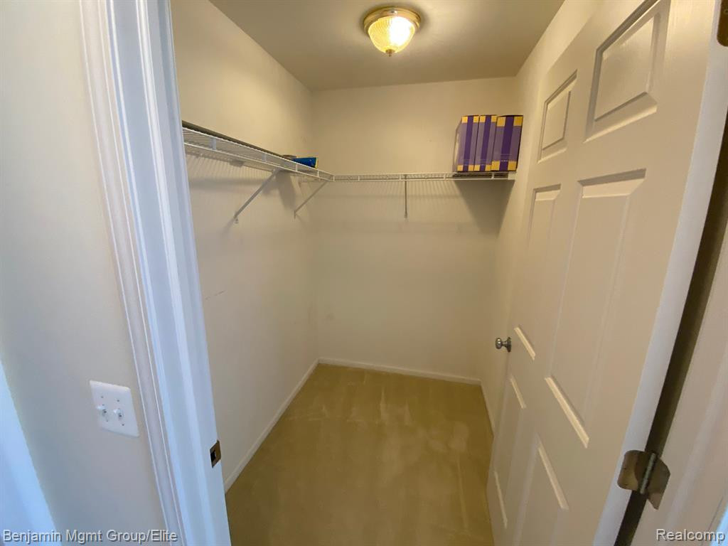 5595 TWIN OAKS Drive, Sterling Heights, MI 48314 — Photo 16