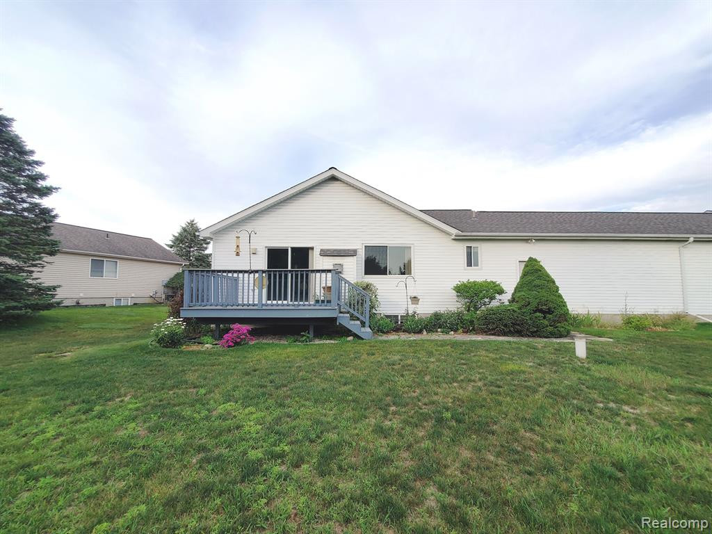 7299 Hawthorne Circle, Goodrich Vlg, MI — Photo 2