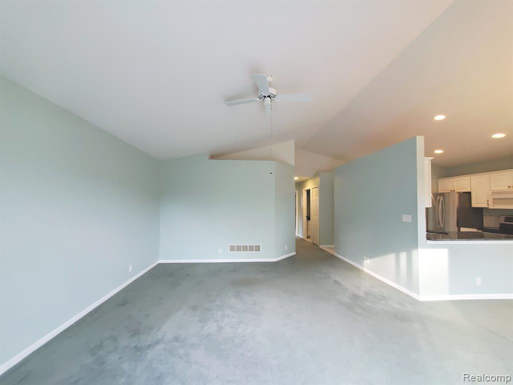 7299 Hawthorne Circle, Goodrich Vlg, MI — Photo 6