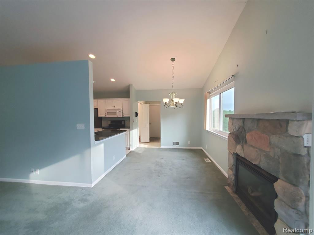 7299 Hawthorne Circle, Goodrich Vlg, MI — Photo 8