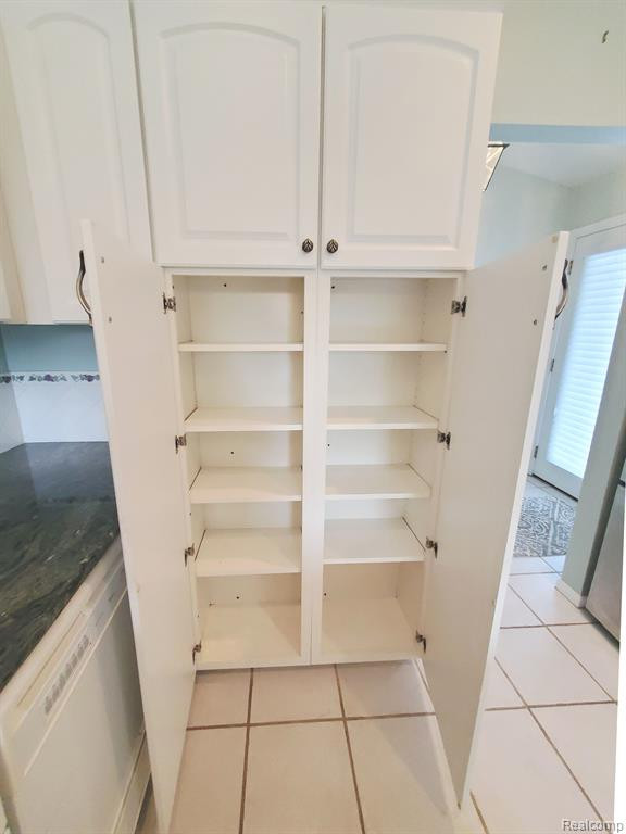 7299 Hawthorne Circle, Goodrich Vlg, MI — Photo 14