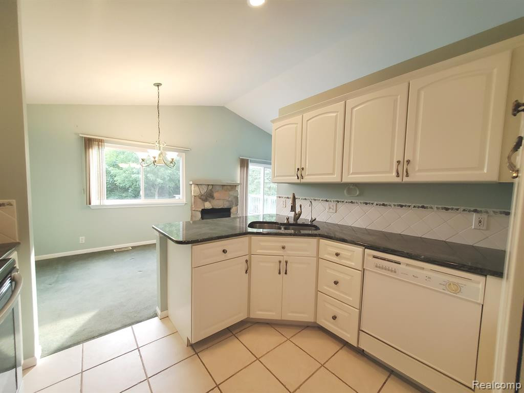 7299 Hawthorne Circle, Goodrich Vlg, MI — Photo 17