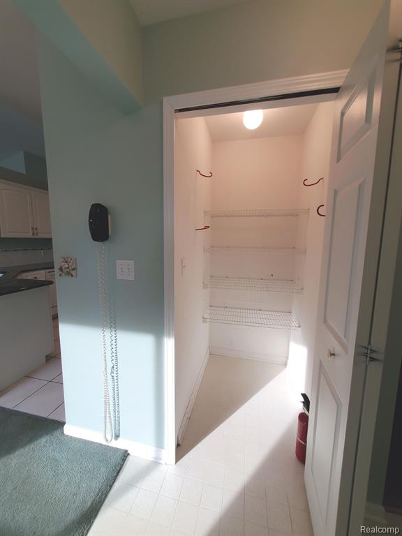 7299 Hawthorne Circle, Goodrich Vlg, MI — Photo 19