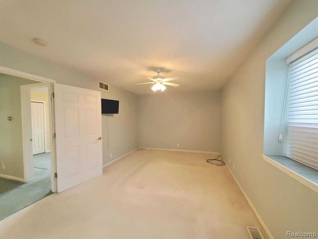 7299 Hawthorne Circle, Goodrich Vlg, MI — Photo 20