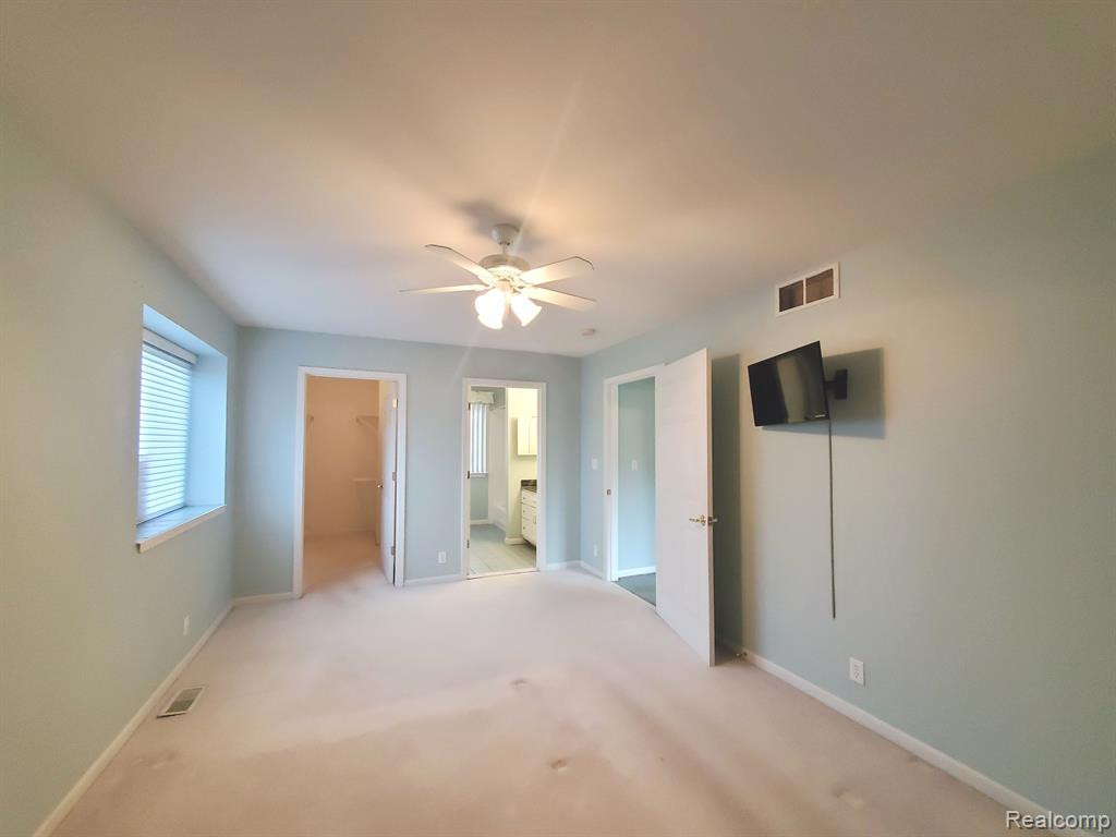 7299 Hawthorne Circle, Goodrich Vlg, MI — Photo 21