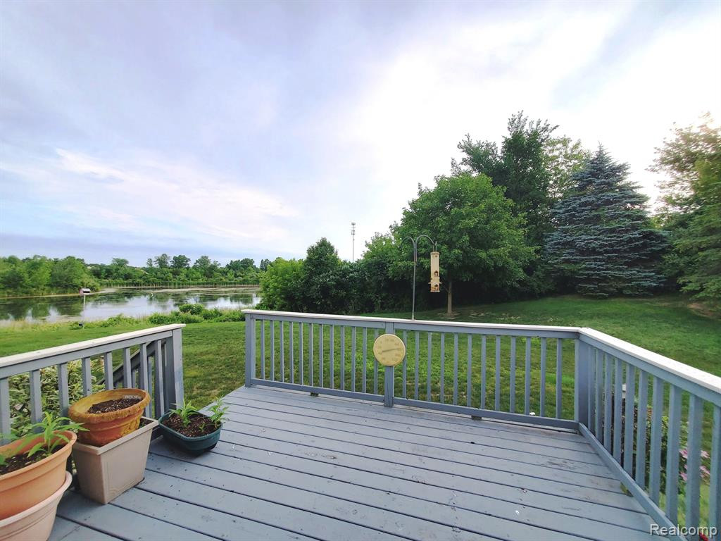 7299 Hawthorne Circle, Goodrich Vlg, MI — Photo 34
