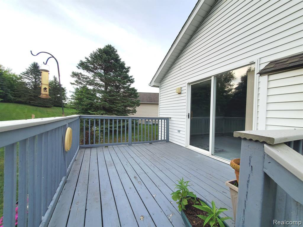 7299 Hawthorne Circle, Goodrich Vlg, MI — Photo 35