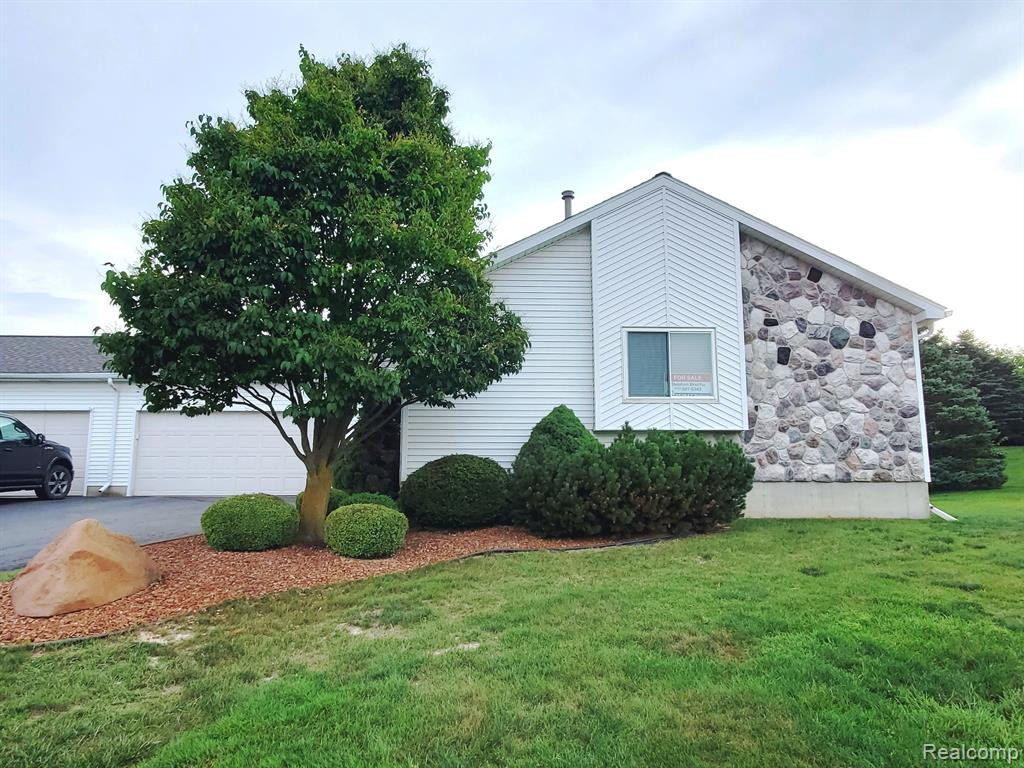 7299 Hawthorne Circle, Goodrich Vlg, MI — Photo 36