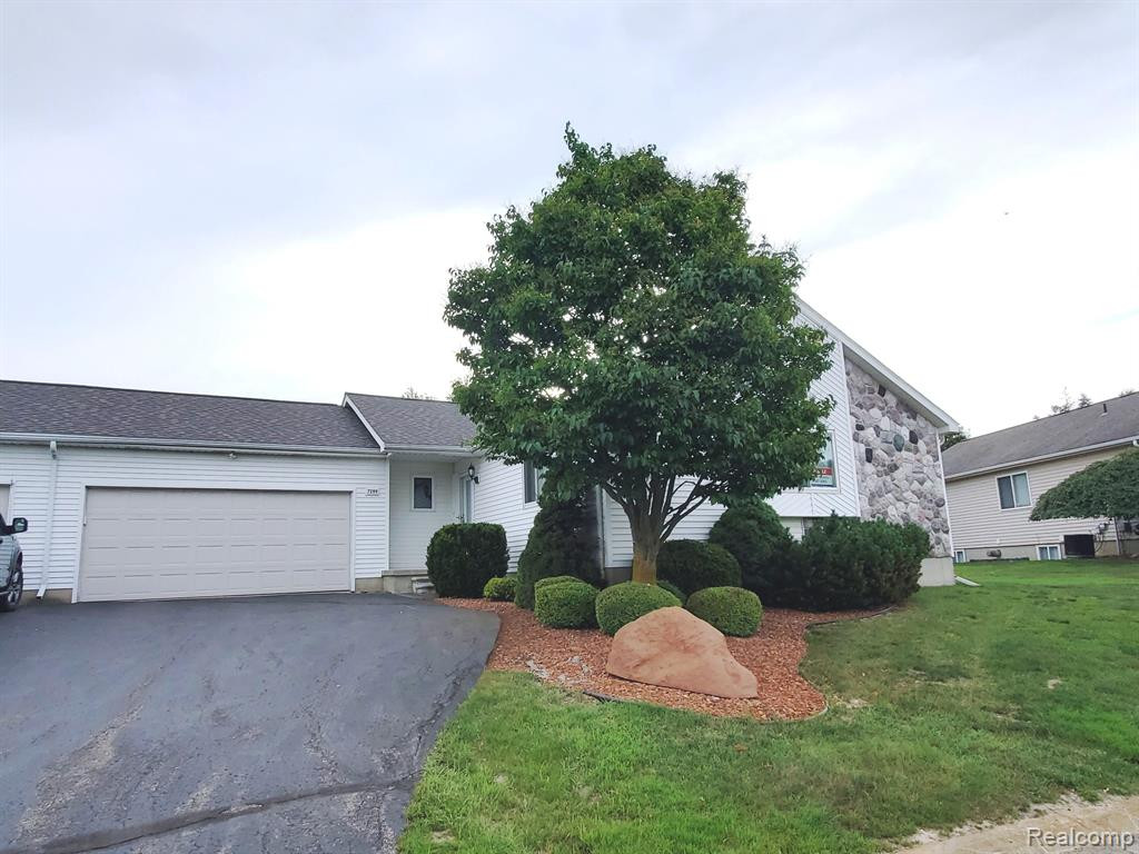 7299 Hawthorne Circle, Goodrich Vlg, MI — Photo 37