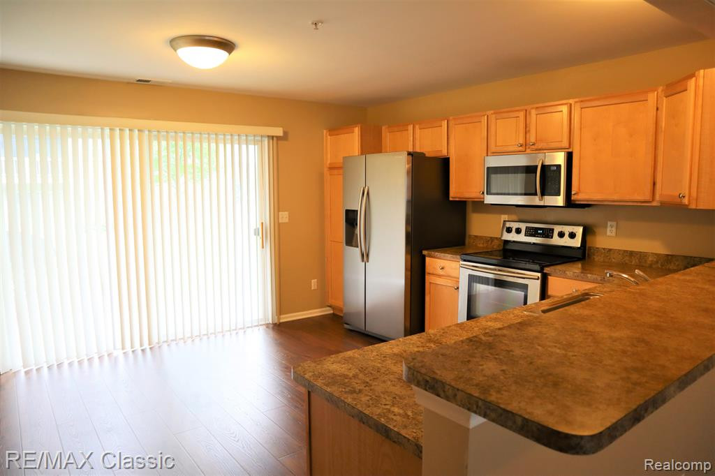 28522 CARLTON WAY Drive, Novi, MI 48377 — Photo 6