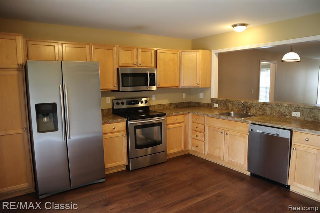 28522 CARLTON WAY Drive, Novi, MI 48377 — Photo 8