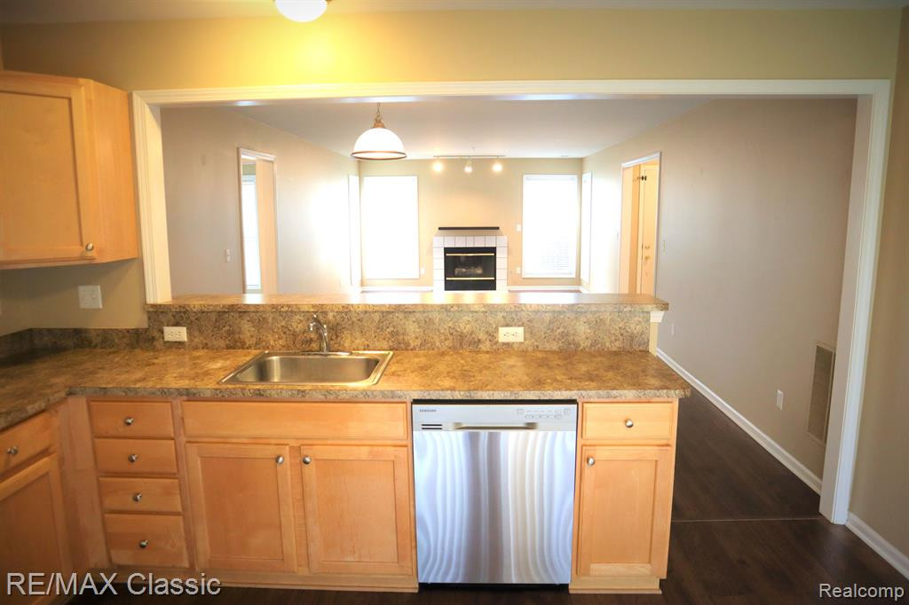 28522 CARLTON WAY Drive, Novi, MI 48377 — Photo 9