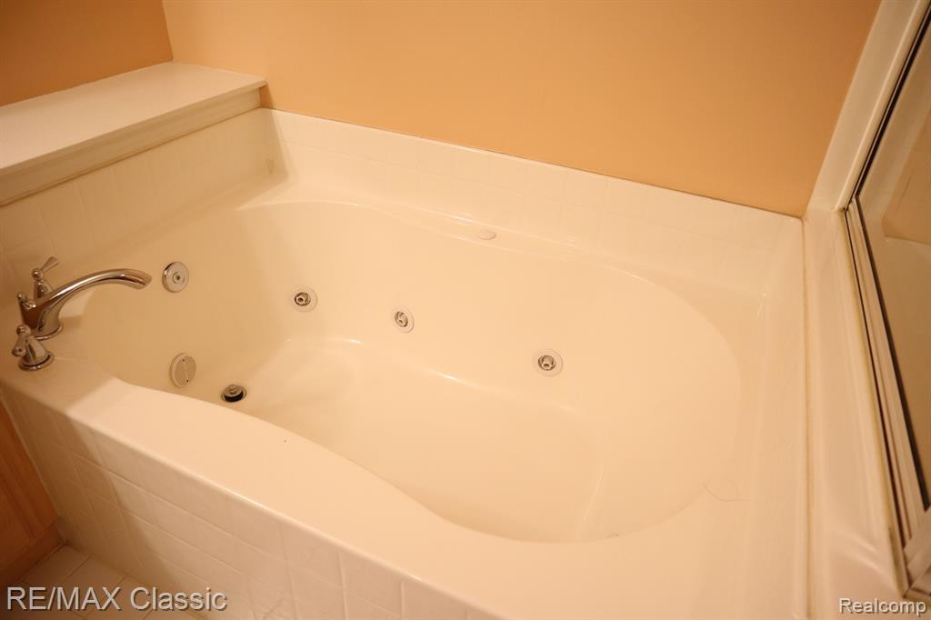 28522 CARLTON WAY Drive, Novi, MI 48377 — Photo 14