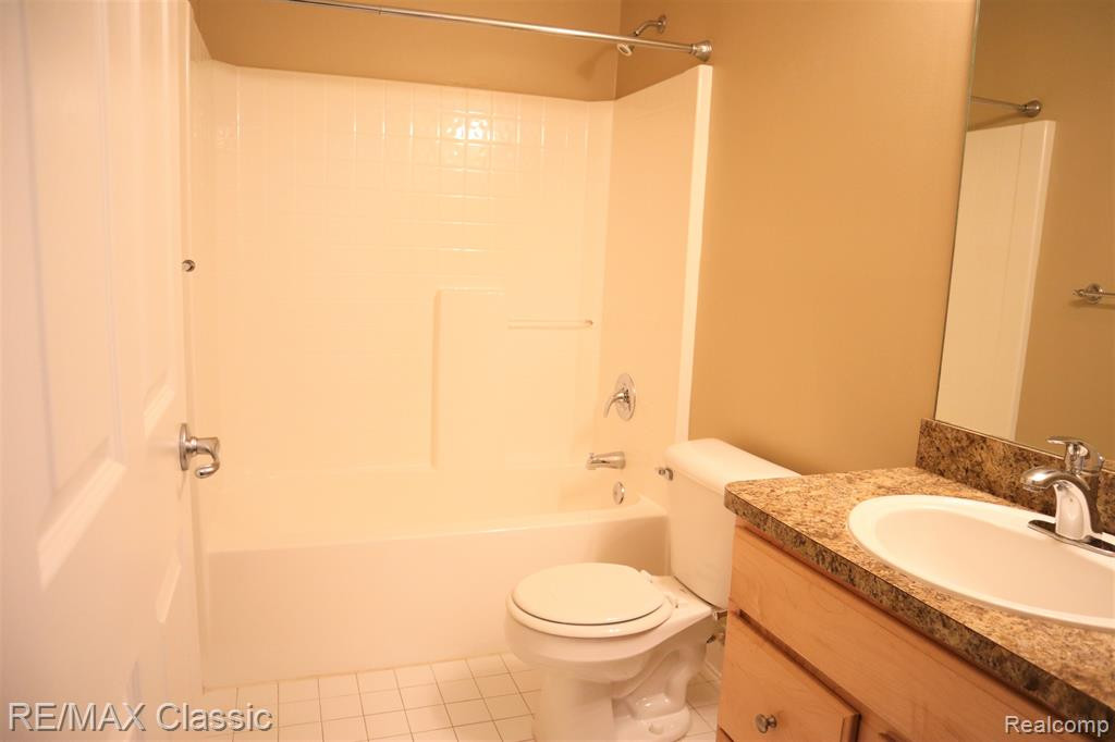 28522 CARLTON WAY Drive, Novi, MI 48377 — Photo 16