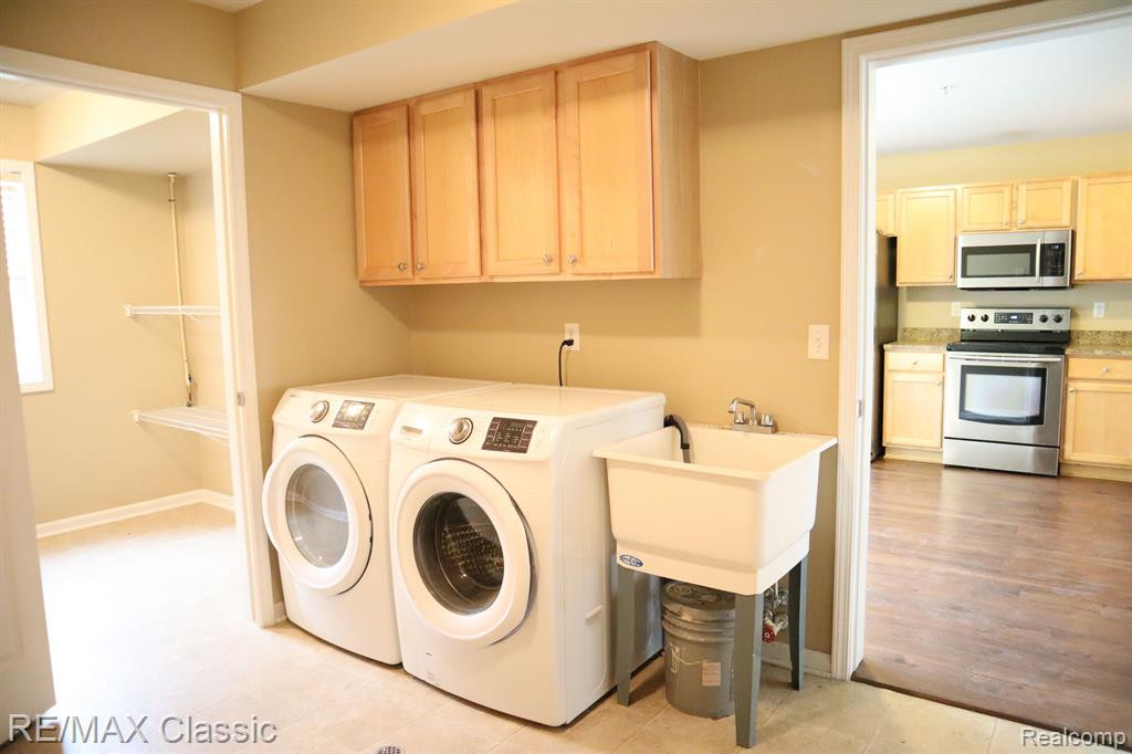 28522 CARLTON WAY Drive, Novi, MI 48377 — Photo 17
