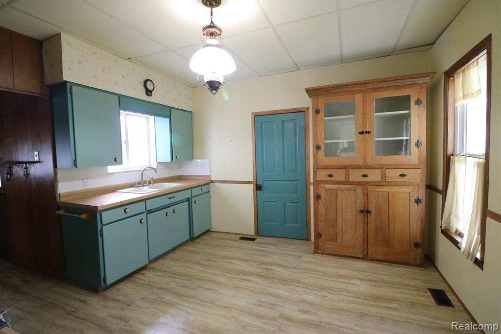 211 W MAIN Street, Otisville, MI 48463 — Photo 5