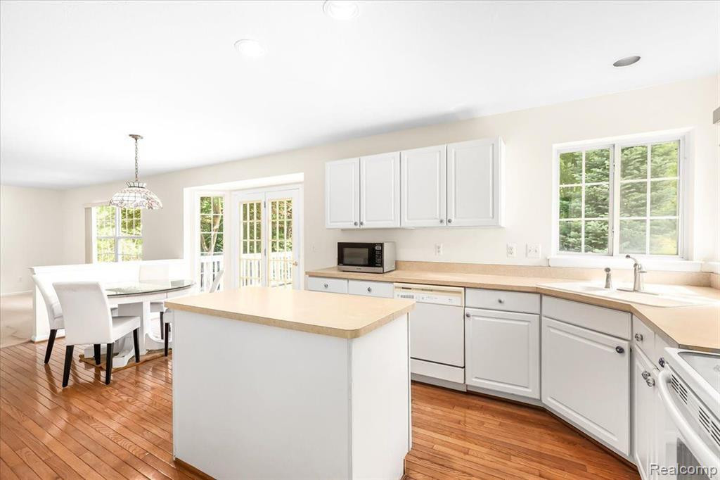4779 RIDGESIDE Court, Ann Arbor, MI 48105 — Photo 4