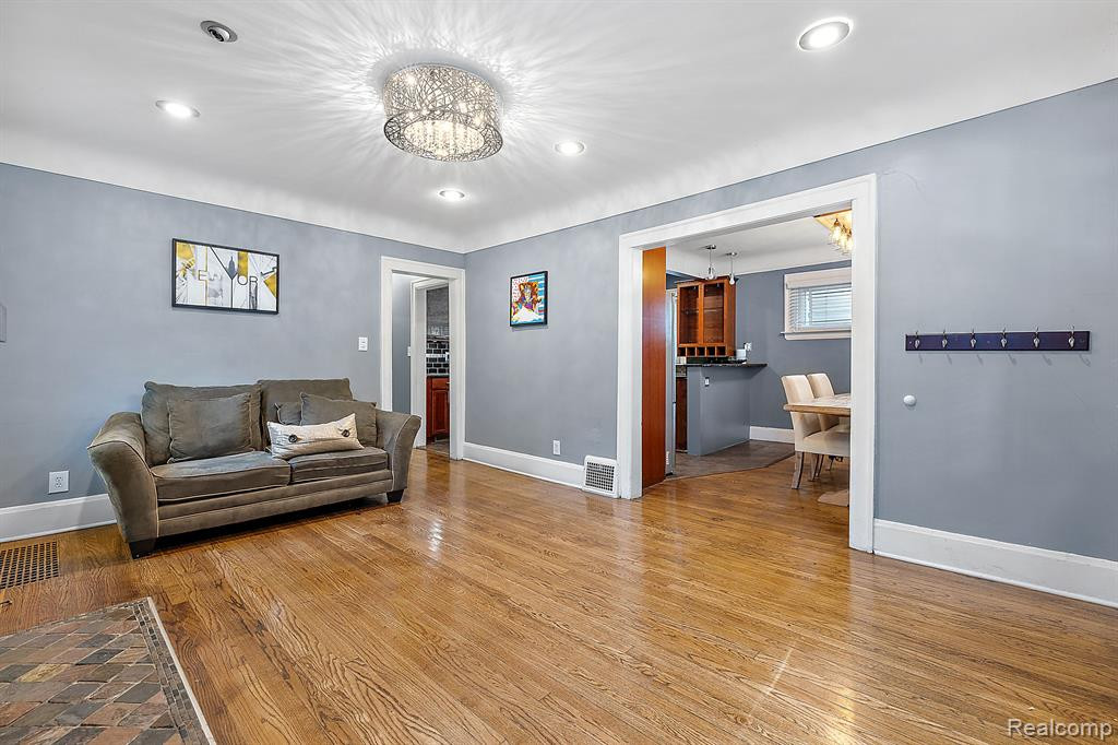 615 E 5TH Street, Royal Oak, MI 48067 — Photo 9