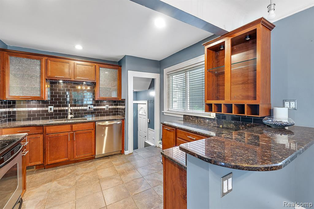615 E 5TH Street, Royal Oak, MI 48067 — Photo 15