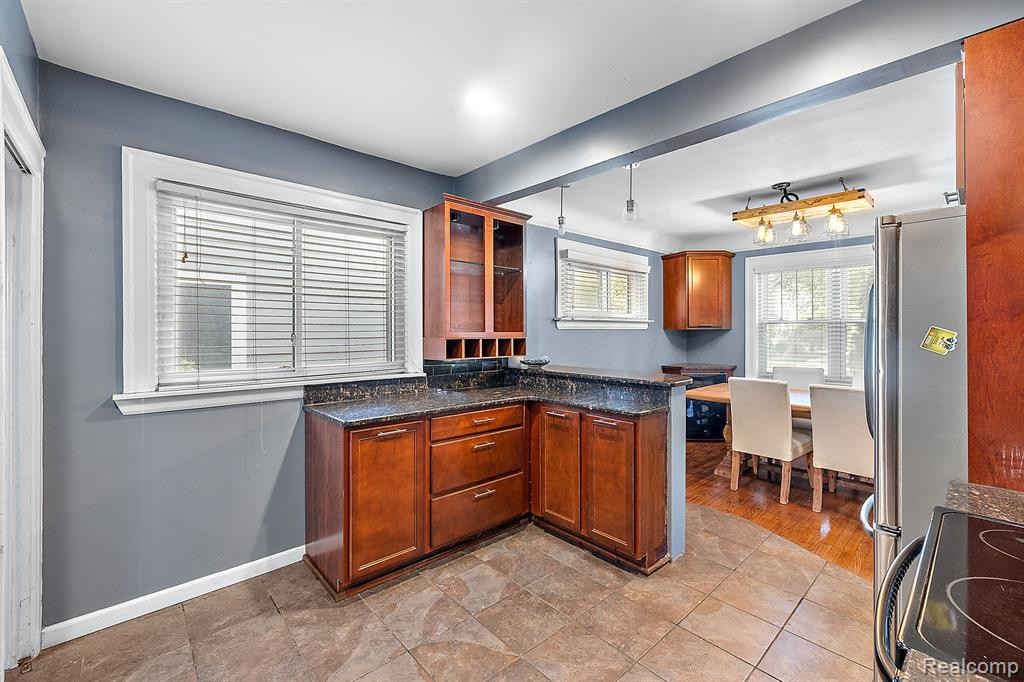 615 E 5TH Street, Royal Oak, MI 48067 — Photo 16