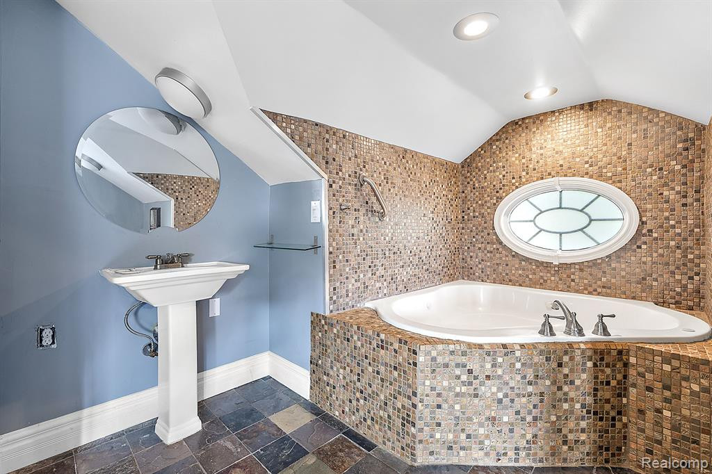 615 E 5TH Street, Royal Oak, MI 48067 — Photo 23