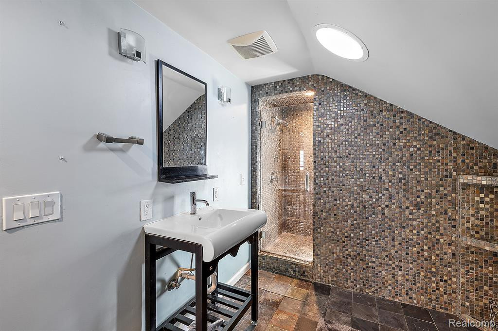 615 E 5TH Street, Royal Oak, MI 48067 — Photo 24