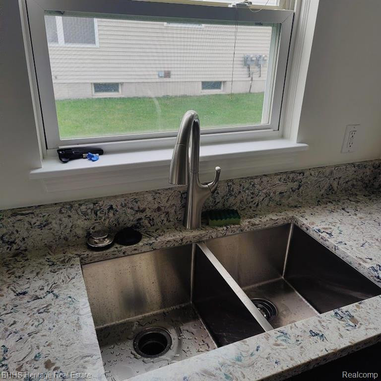 2577 KATSURA Lane, Howell, MI 48855 — Photo 6