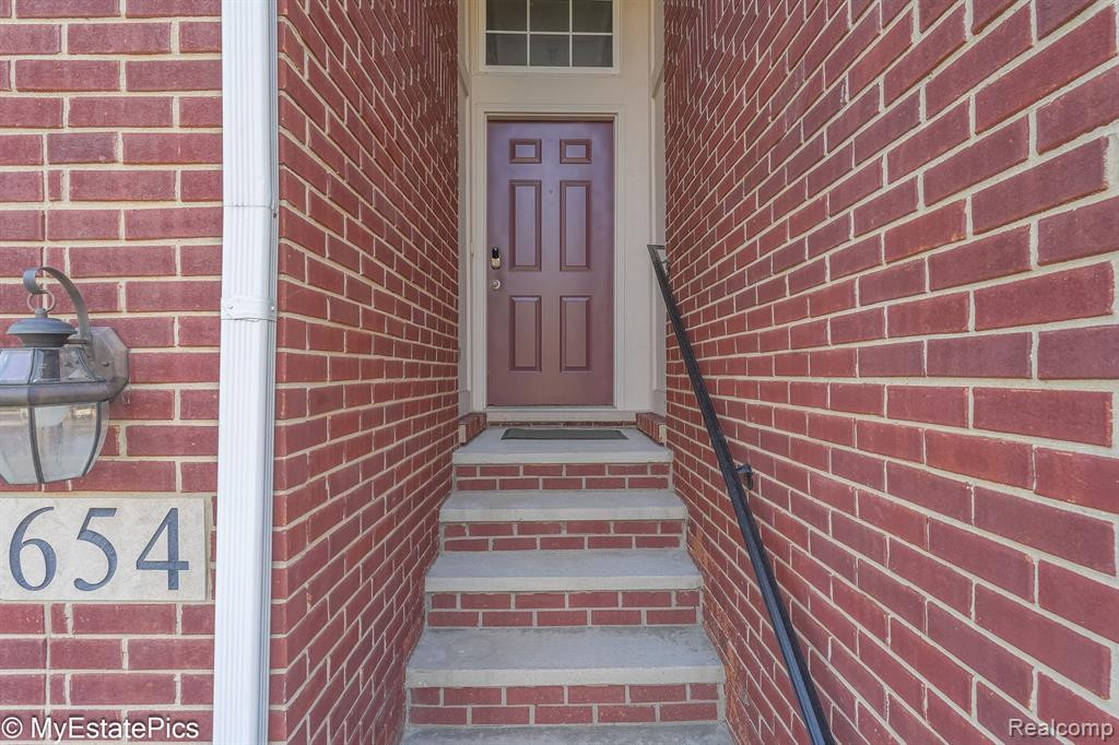 654 CHERRY ORCHARD Road, Canton, MI 48188 — Photo 3