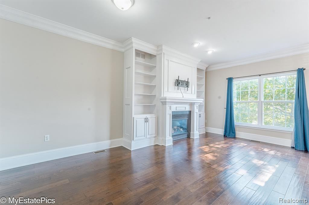 654 CHERRY ORCHARD Road, Canton, MI 48188 — Photo 5