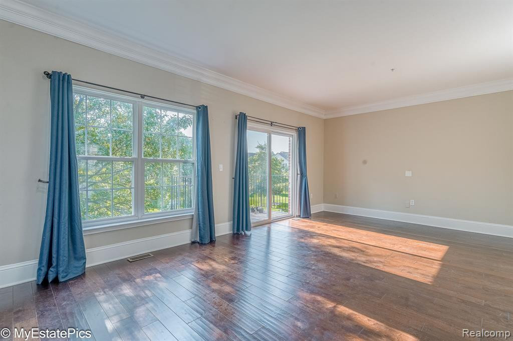 654 CHERRY ORCHARD Road, Canton, MI 48188 — Photo 6