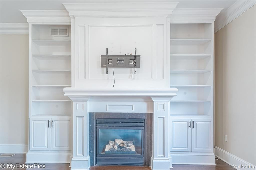 654 CHERRY ORCHARD Road, Canton, MI 48188 — Photo 11