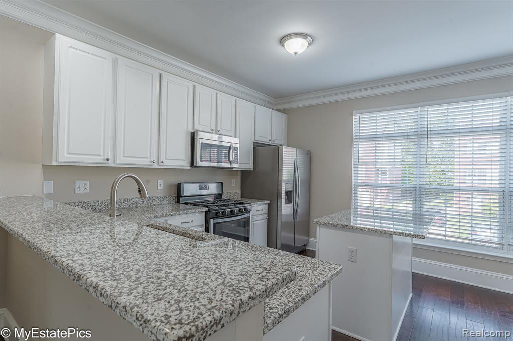 654 CHERRY ORCHARD Road, Canton, MI 48188 — Photo 14