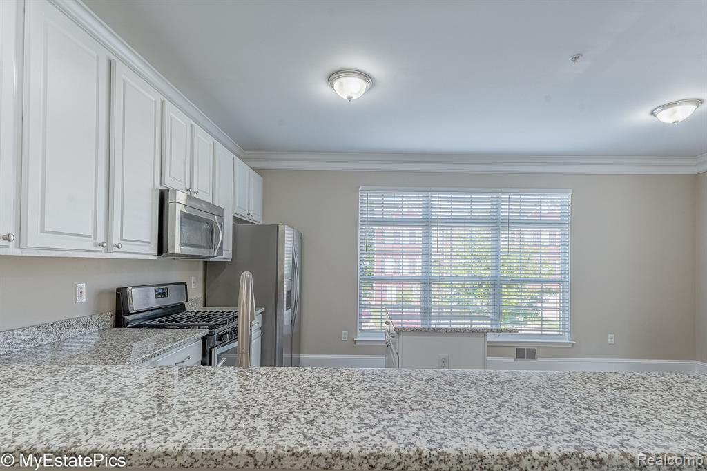 654 CHERRY ORCHARD Road, Canton, MI 48188 — Photo 15
