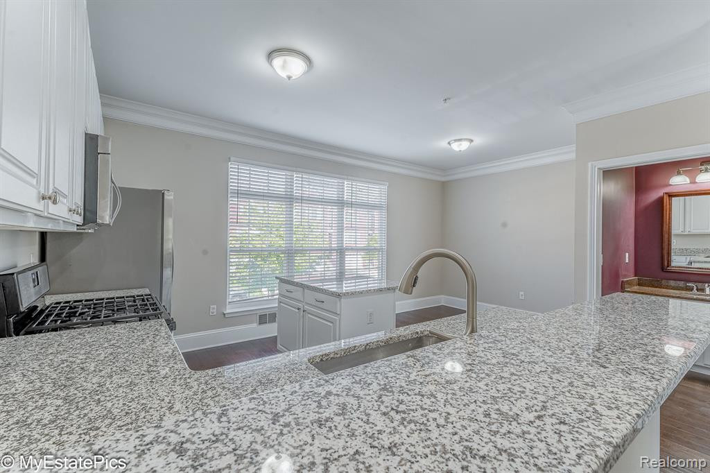654 CHERRY ORCHARD Road, Canton, MI 48188 — Photo 16