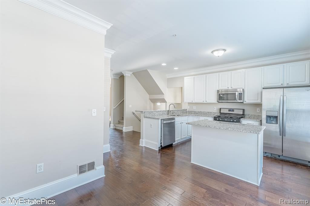 654 CHERRY ORCHARD Road, Canton, MI 48188 — Photo 18