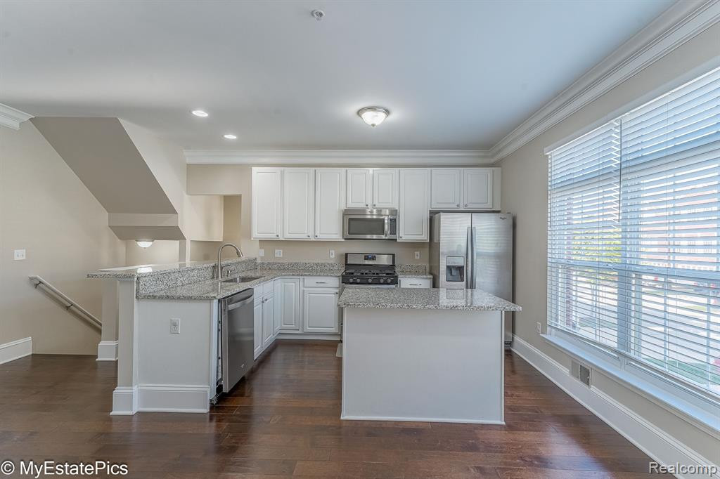 654 CHERRY ORCHARD Road, Canton, MI 48188 — Photo 19