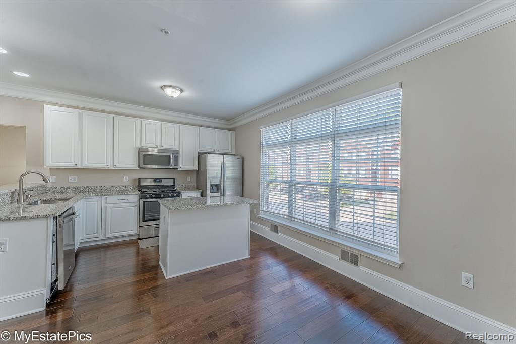 654 CHERRY ORCHARD Road, Canton, MI 48188 — Photo 20