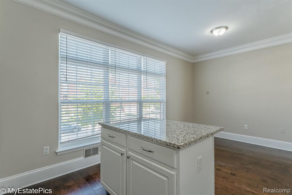 654 CHERRY ORCHARD Road, Canton, MI 48188 — Photo 23