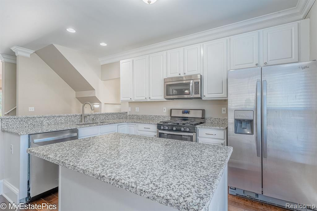 654 CHERRY ORCHARD Road, Canton, MI 48188 — Photo 24