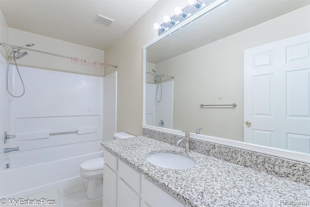 654 CHERRY ORCHARD Road, Canton, MI 48188 — Photo 32