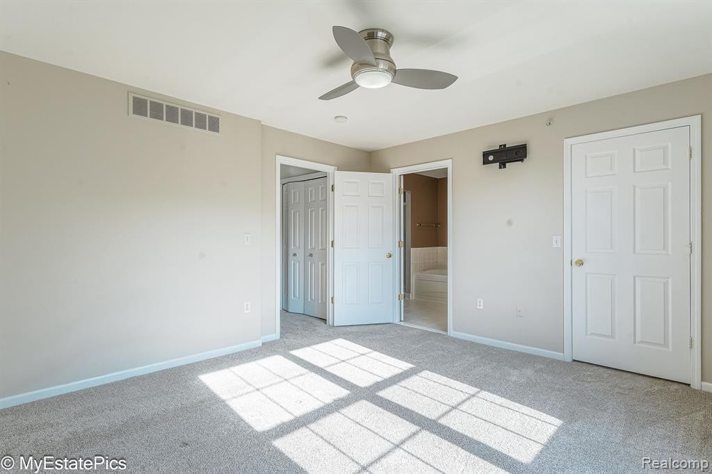 654 CHERRY ORCHARD Road, Canton, MI 48188 — Photo 37
