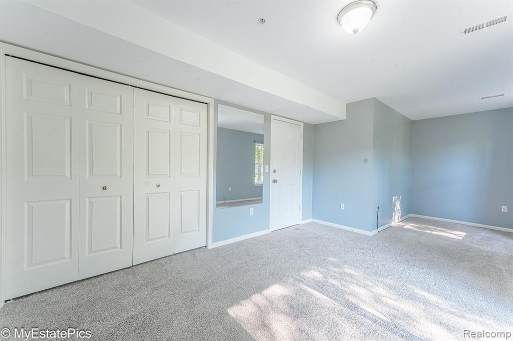 654 CHERRY ORCHARD Road, Canton, MI 48188 — Photo 40