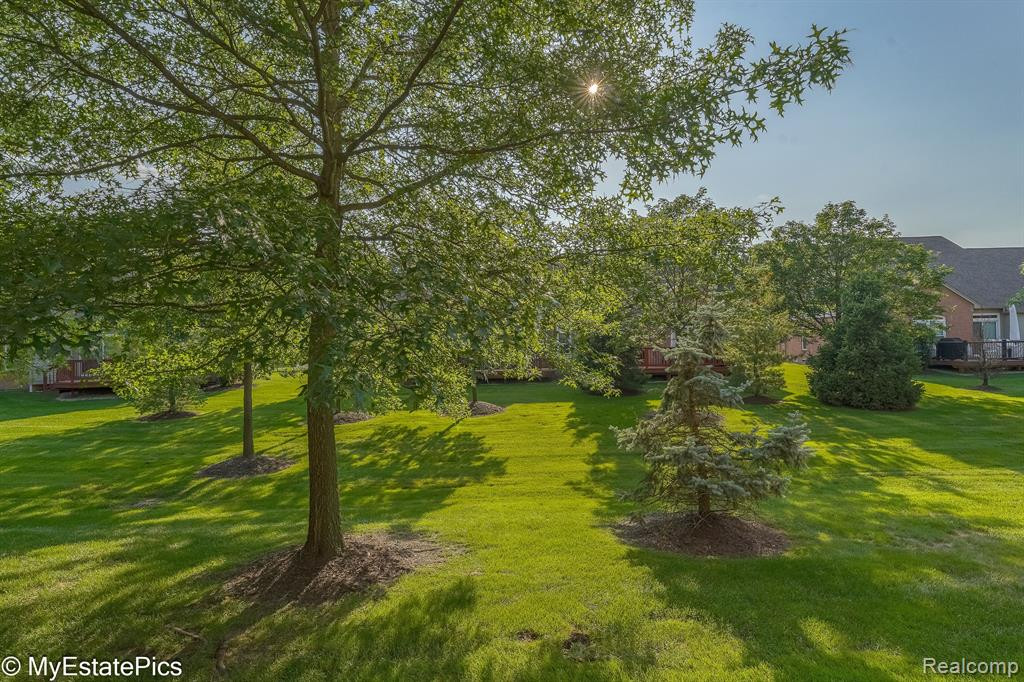 654 CHERRY ORCHARD Road, Canton, MI 48188 — Photo 48